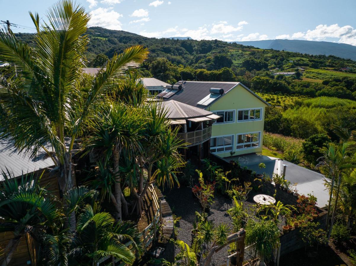 Les Hebergements Au Dy-Na Petite-Ile Exterior photo