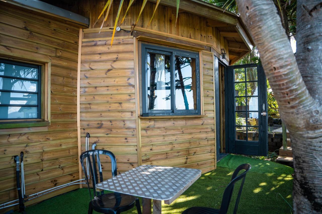 Les Hebergements Au Dy-Na Petite-Ile Exterior photo