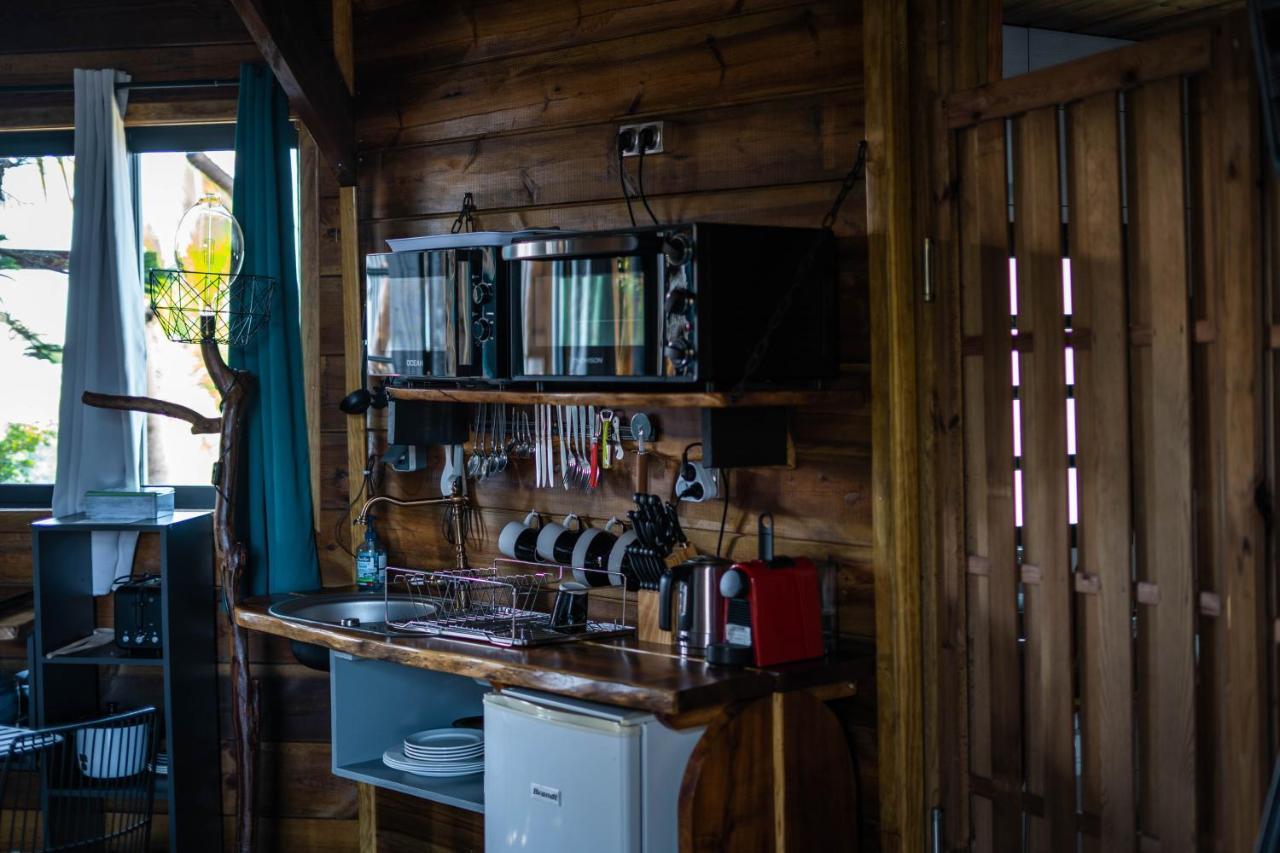 Les Hebergements Au Dy-Na Petite-Ile Exterior photo