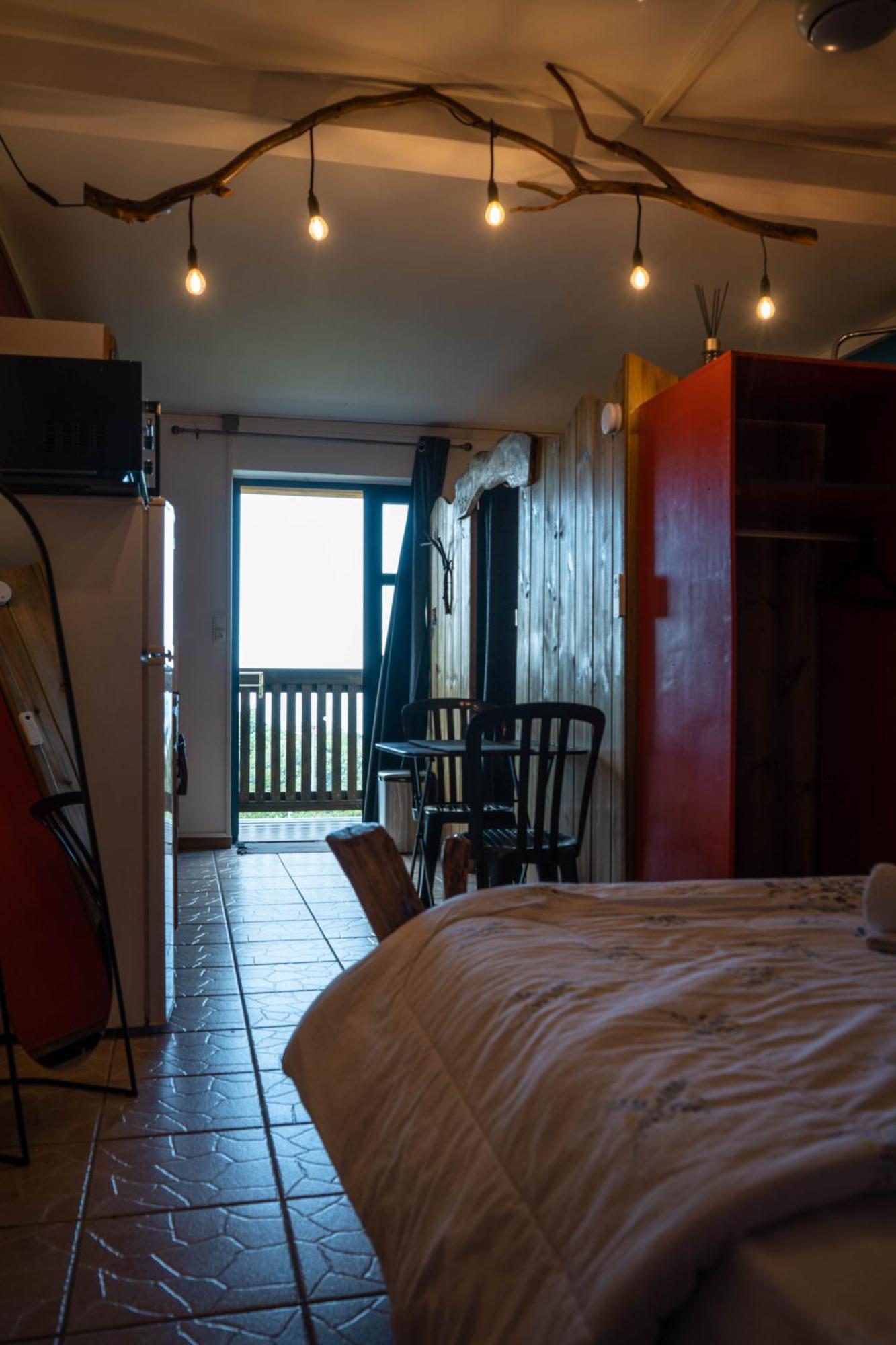 Les Hebergements Au Dy-Na Petite-Ile Exterior photo