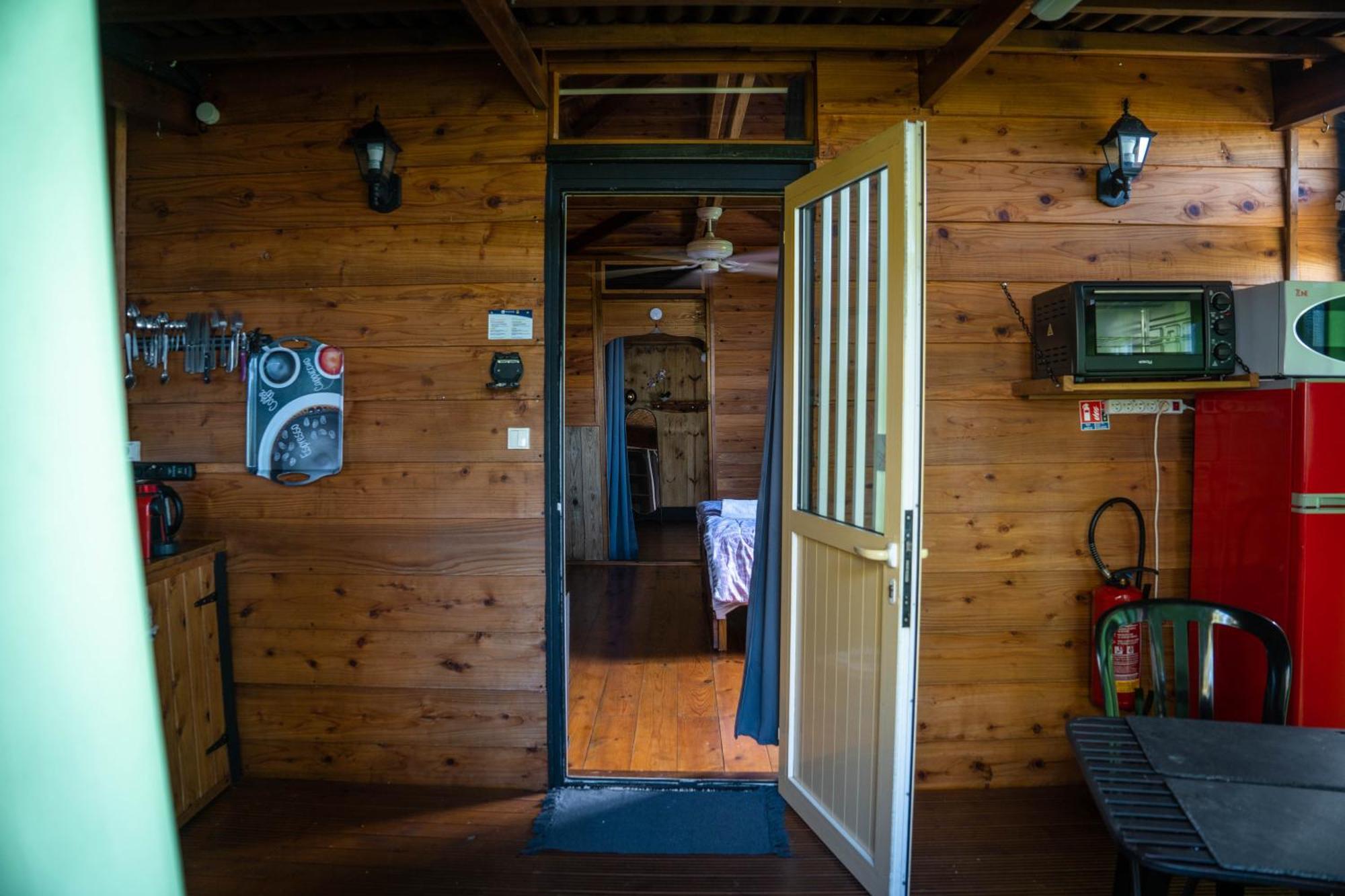 Les Hebergements Au Dy-Na Petite-Ile Exterior photo